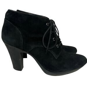 Bandolino Suede ankle boots with semi chunky heel. Size 7M